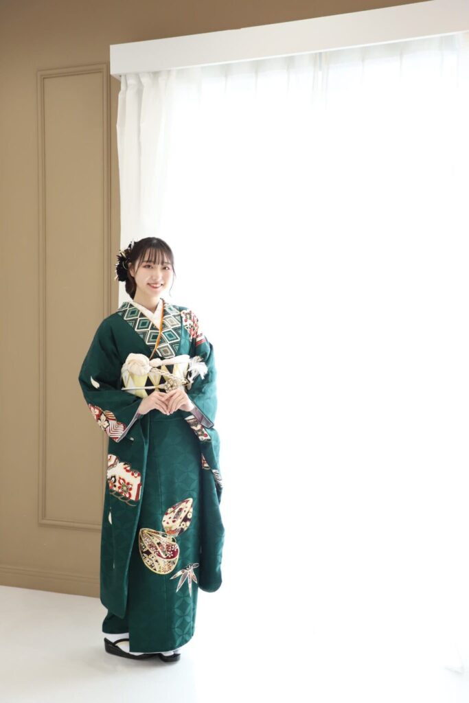 振袖レンタル(成人式)香芝市・広陵町・上牧町_フォトスタジオワタナベ(渡辺写真館)広陵町真美ケ丘店_前撮り緑着物姿